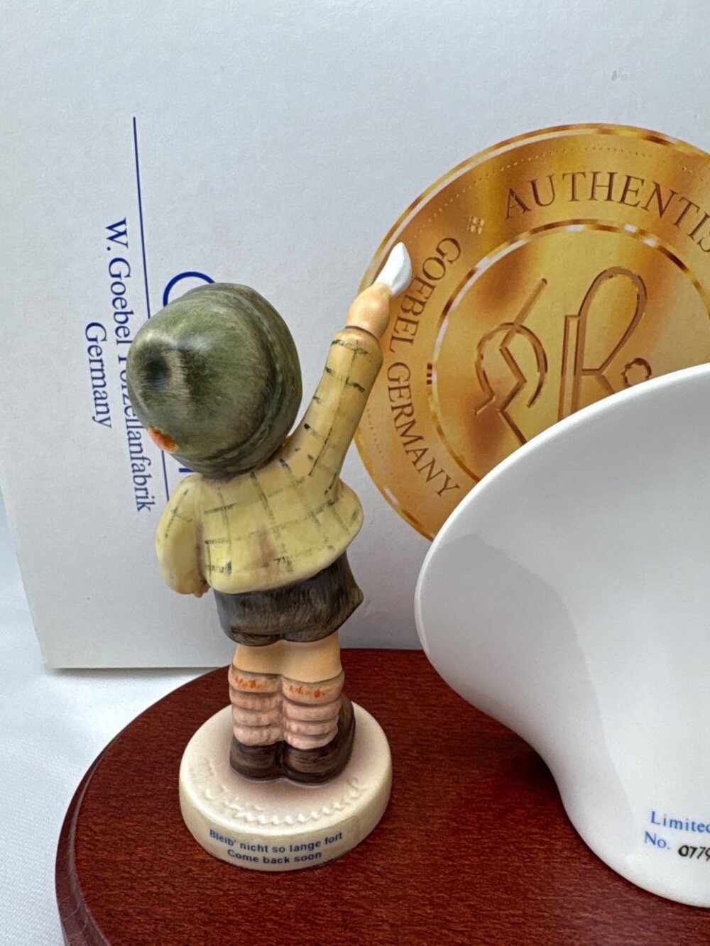 Hummel Peacekeepers Figures 495 Joint Endeavor Plaque Box & Paperwork Display - Picture 8 of 16